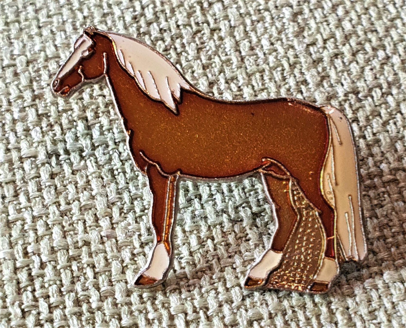 Plaquettes & Badges: G666 - Pin Pferd – D'occasion à Reinach BL par Boston-Verkauf
