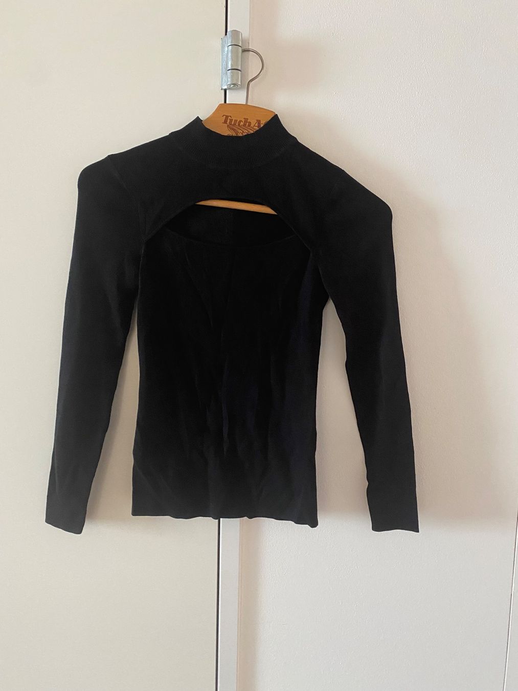 Hallhuber Tops: Schwarzer Hallhuber Pullover mit Cut-Out, Grösse XS – Neu und originalverpackt aus Luzern von Sommer_26
