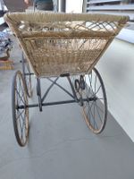 Alter Kinderwagen Rattan Metallgestell zum Restaurieren