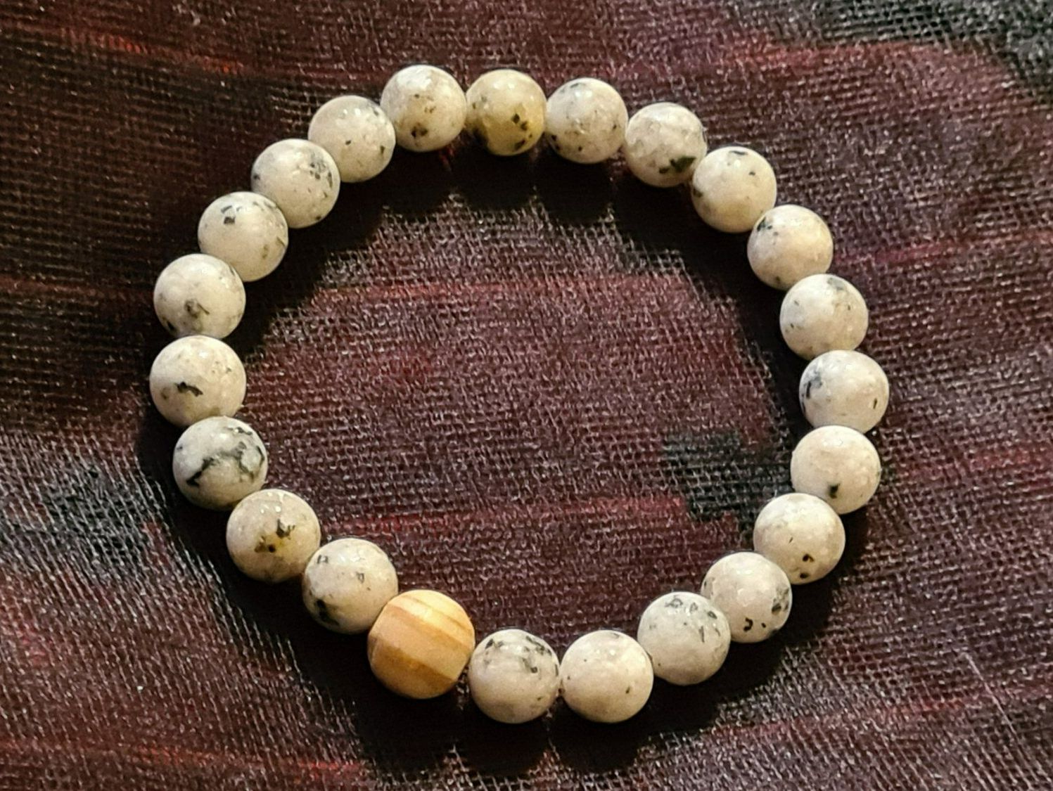Bracciali & Braccialetti: Edelstein Armband, edler Jaspis hellgrau Gr. M-L – Nuovo (secondo la descrizione) da Münchenbuchsee venduto da babilibern 2