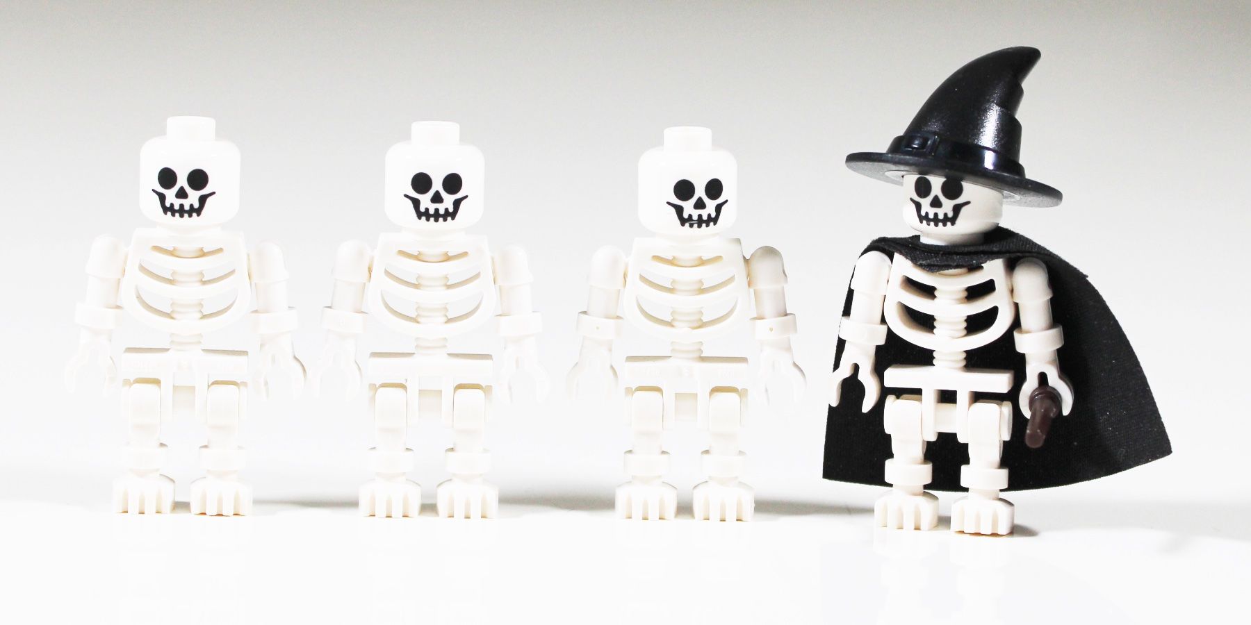 Lego Statuette: LEGO 4x SKELETT / SKELETON – Usato da Brüttisellen venduto da Collector-Corner 1