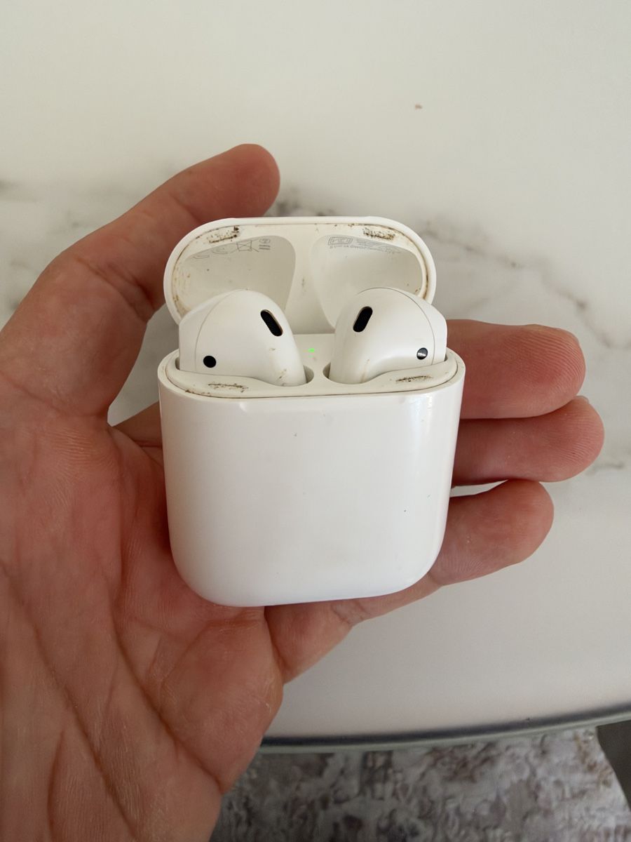 Apple Kopfhörer: Apple AirPods 1 – Gebraucht aus Buchs AG von I.A10 1