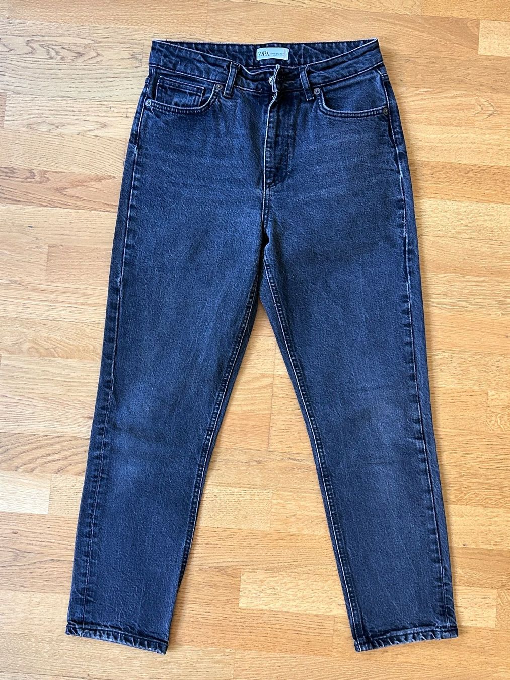 Zara Jeans: ZARA Mom fit Jeans Gr. 40 Dunkelgrau – Usato da Zürich venduto da jules0511