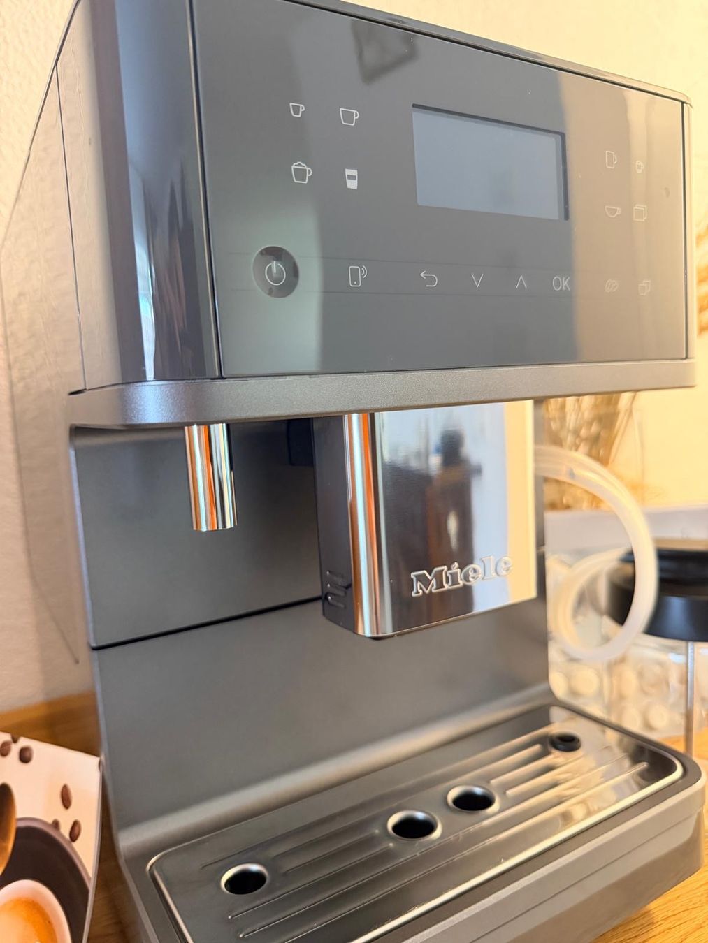 Miele Machines à café & Machines à expresso: Caffe Maschine MIELE CM 6560 – D'occasion à Wohlen AG par cam_f8rq 3