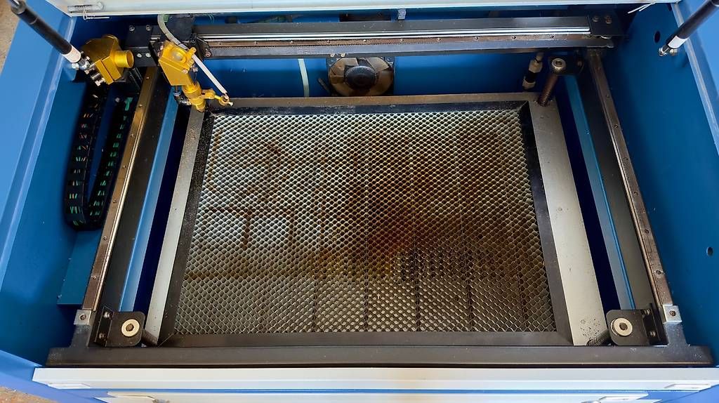 Alle Maschinen: 60W CO Laserschneider 600x400  Ruida / LightBurn – Gebraucht aus Spreitenbach von Ians 1