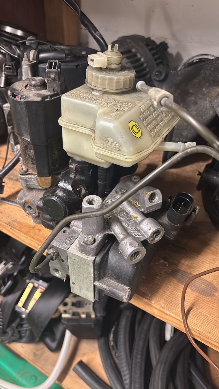 Volkswagen Tutti pezzi di ricambio auto: ABS Hydroblock VW Golf 3 – Usato da Birrwil venduto da Gti2001