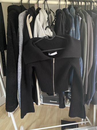 Schwarze Strickjacke von Zara mit Reissverschluss, Gr. S