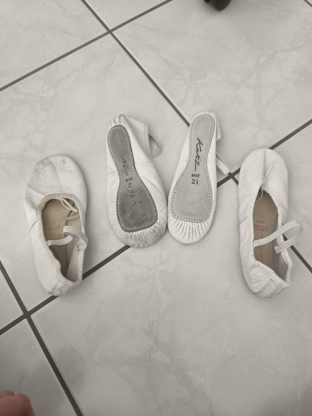 Scarpe per ragazze: Weisse Leder Ballettschuhe, Grösse 2-2 1/2 – Usato da Thun venduto da Neya_12