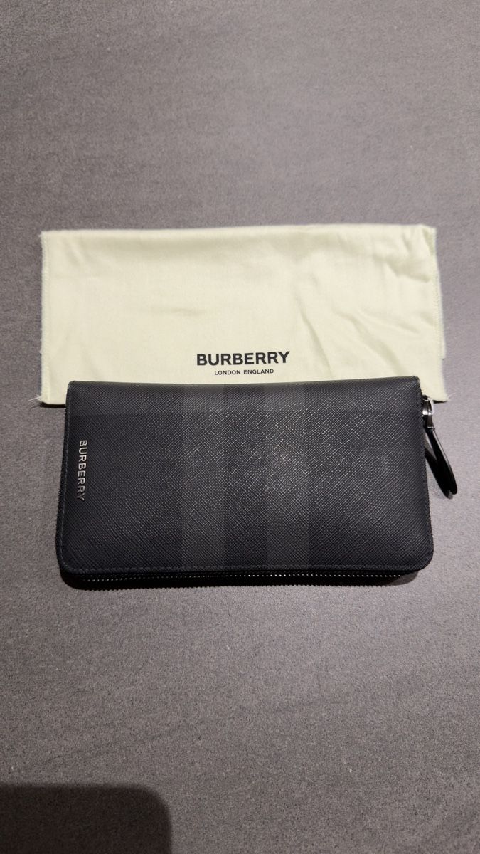 Burberry Portafogli: Burberry Portemonnaie – Usato da Ennetbürgen venduto da gilbarbosa