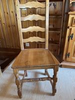 Table  en bois en très bon état avec 6 chaises