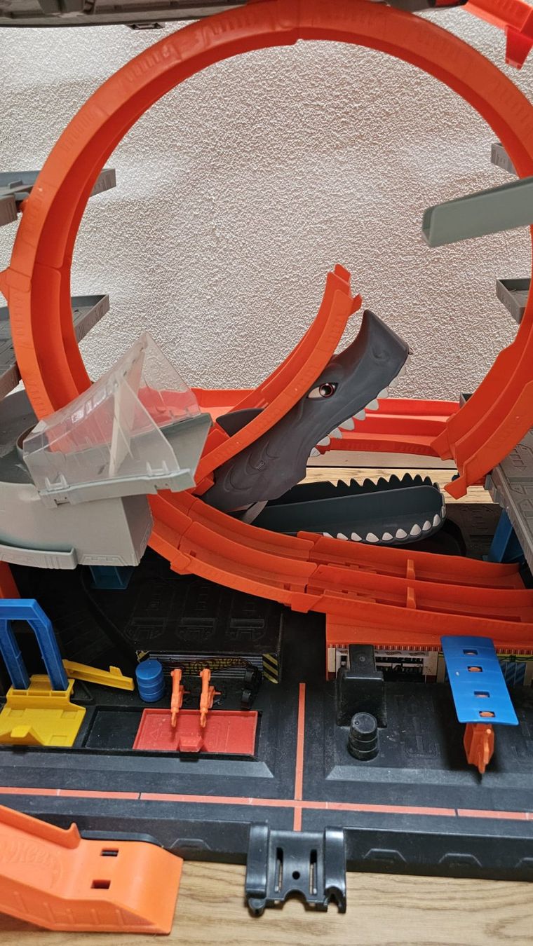 Hot Wheels Jouets: Hot Wheels City Ultimate Garage mit Shark Attack – D'occasion à Ballwil par  2