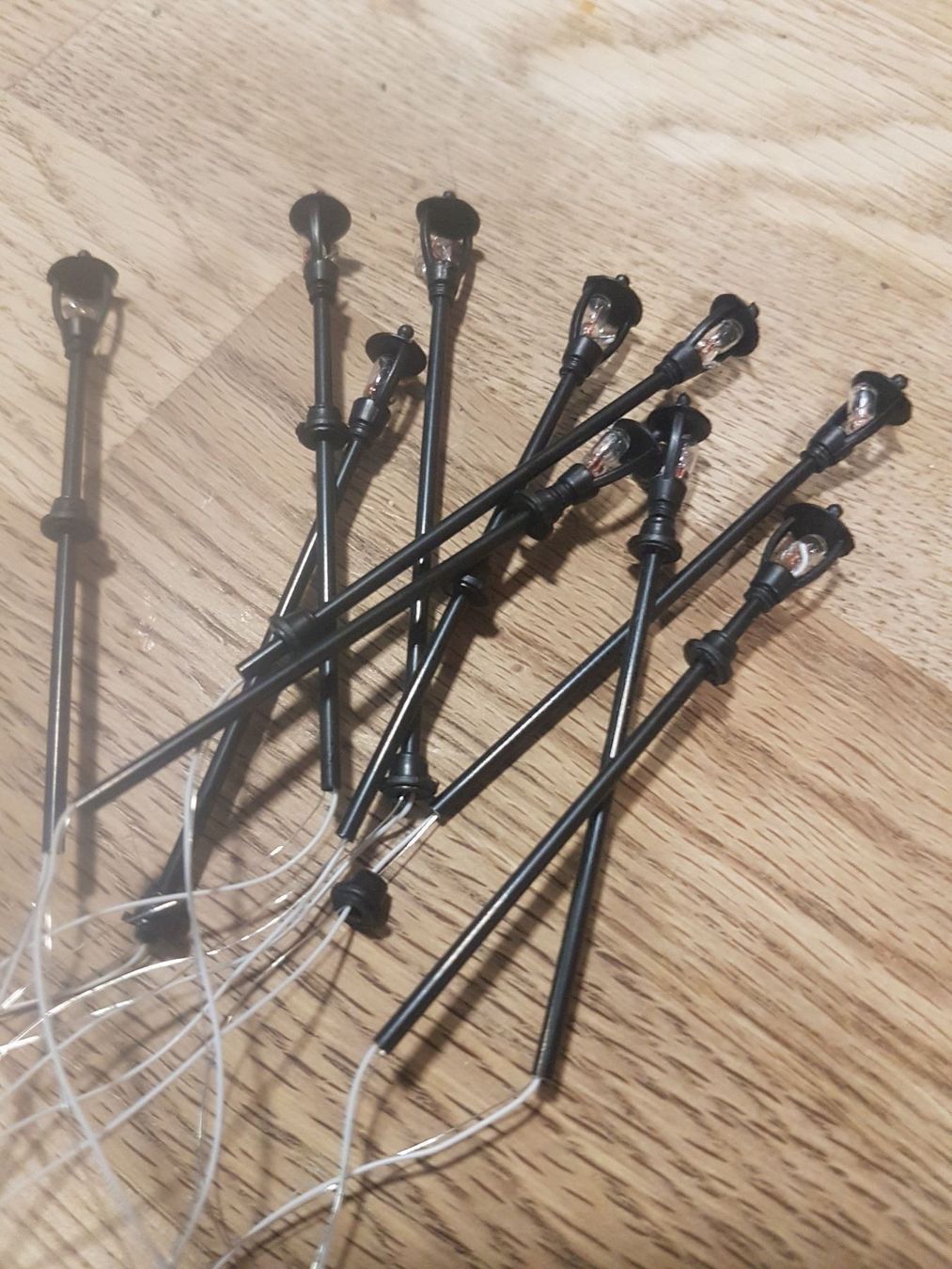 Modellini di ferrovie: Lot de 10 lampes noires – Nuovo e nell'imballaggio originale da Saxon venduto da Sebdem