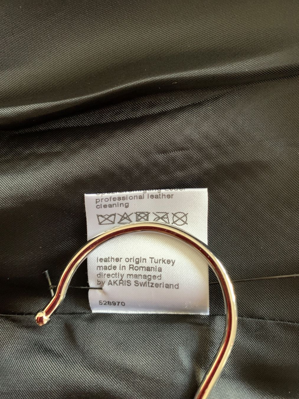 Akris Jacken: AKRIS: Edle perforierte Leder-Bikerjacke, 36, NP 2500.- – Neu (gemäss Beschreibung) aus Luzern von designluzern 9