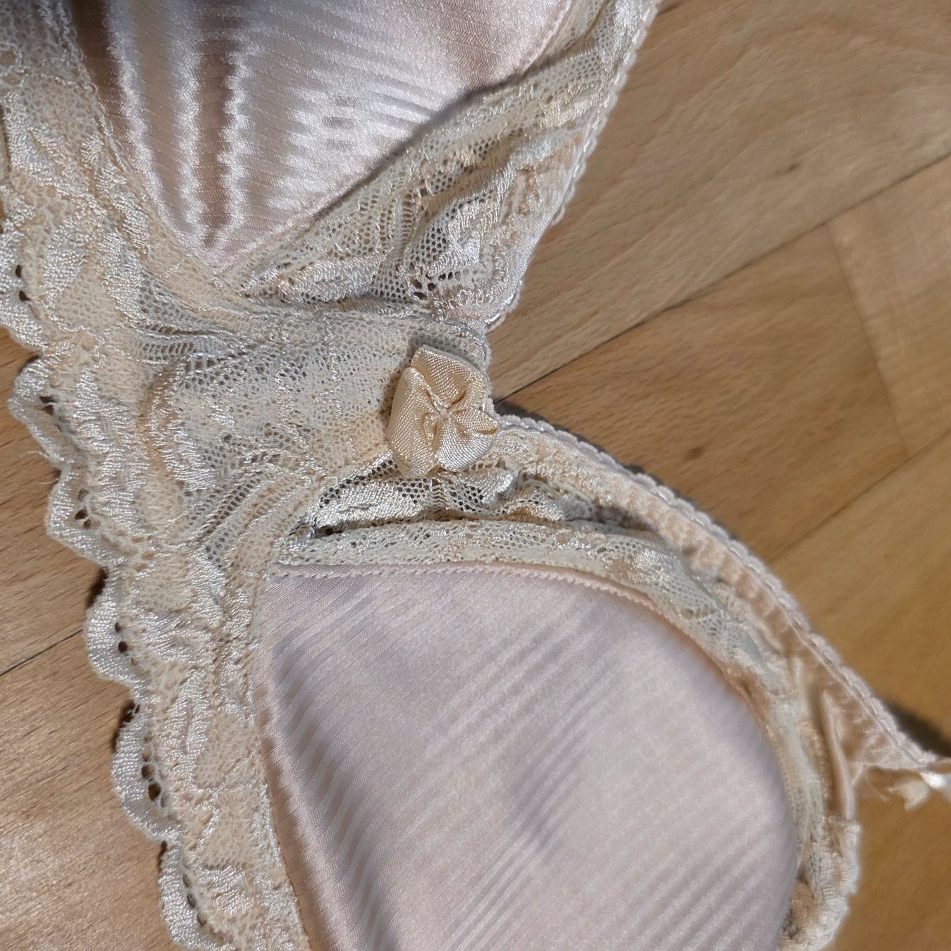 Altra biancheria intima: BH B90 nude ohne Polster Spitze – Usato da Wald ZH venduto da CapLux 3