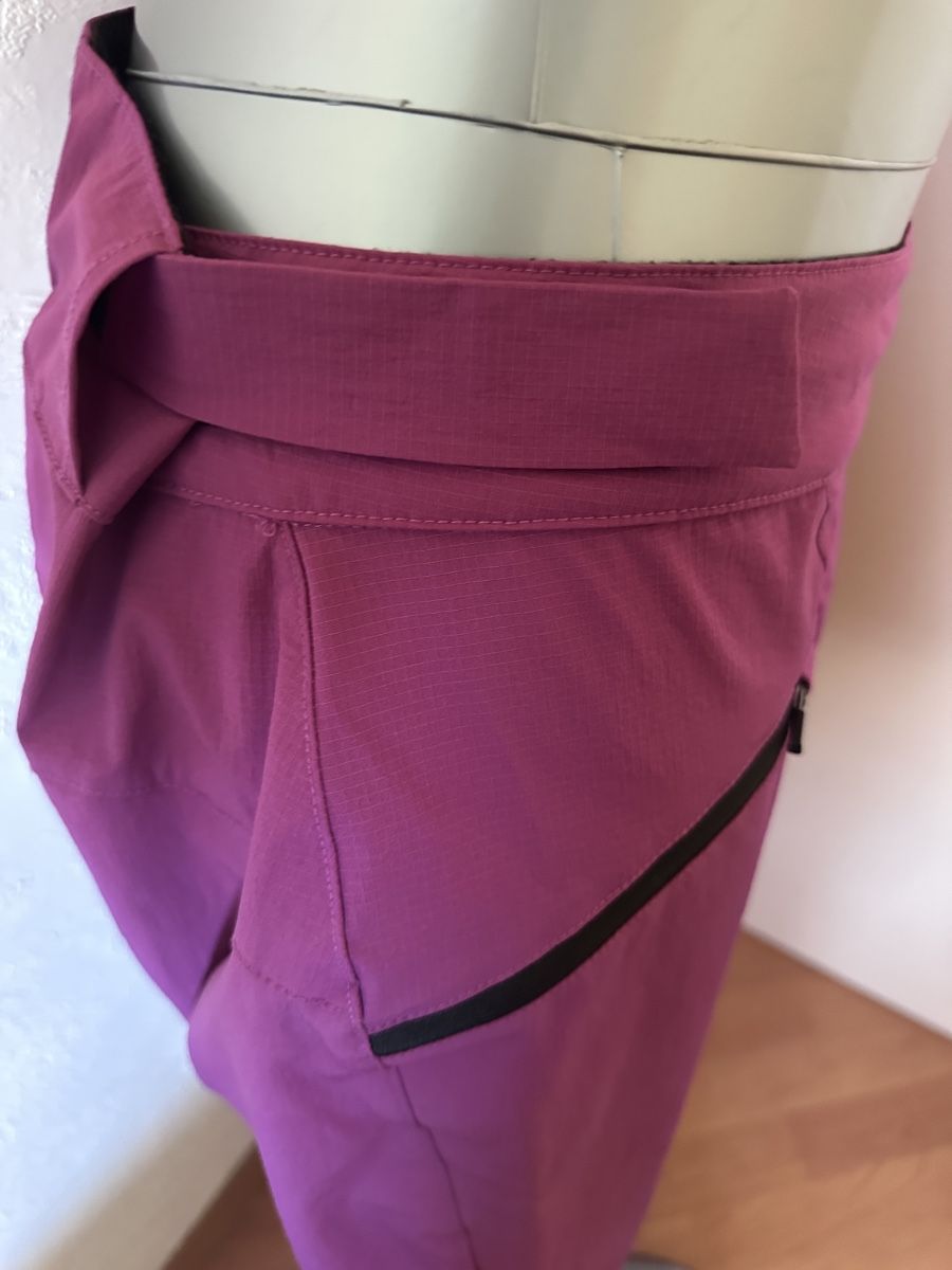 Pantaloni: Bermuda de cyclisme avec culotte intégrée – Usato da Boussens venduto da sko_9w6t 1
