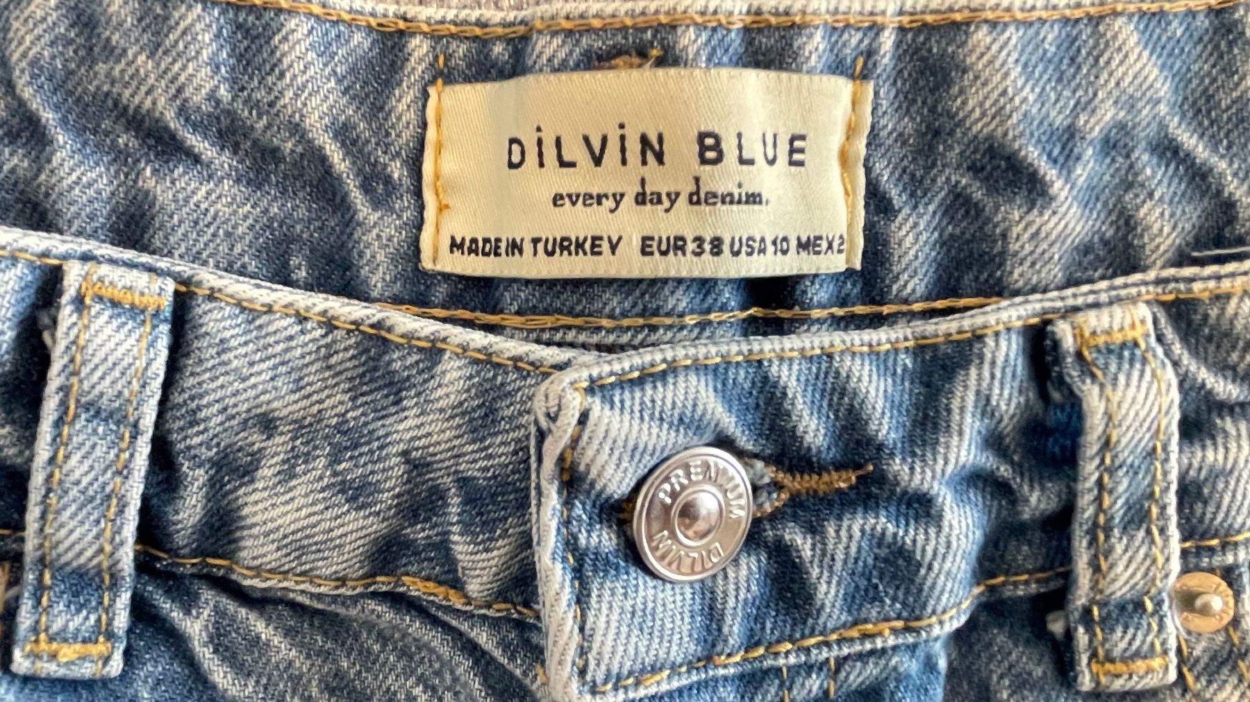 Jeans: DILVIN BLUE Jeans Shorts Grösse 38 hellblau – Gebraucht aus Biel/Bienne von gul_fxx2 2