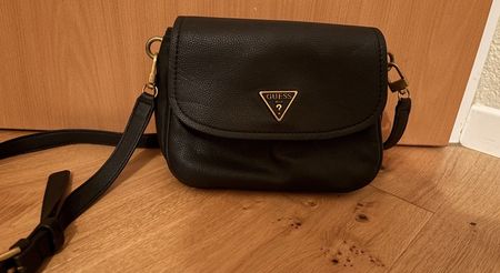 Guess Umhängetasche schwarz