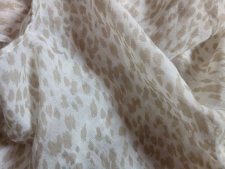 Sommerlich leichter Damen-Loopschal in weiss/beige