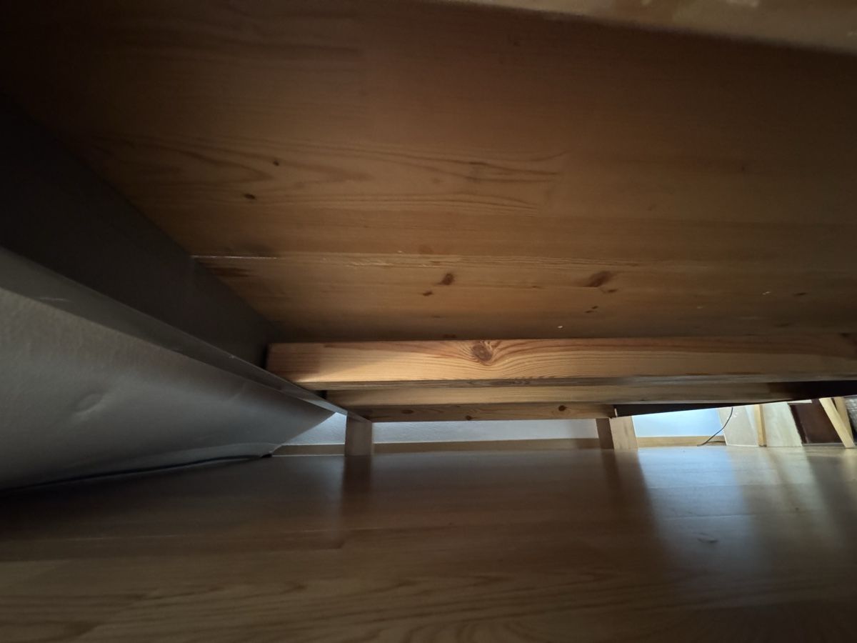 Letti: Solid Wood Platform Bed Frame - Queen Size - Rustic Look – Usato da Zürich venduto da pulapula 2