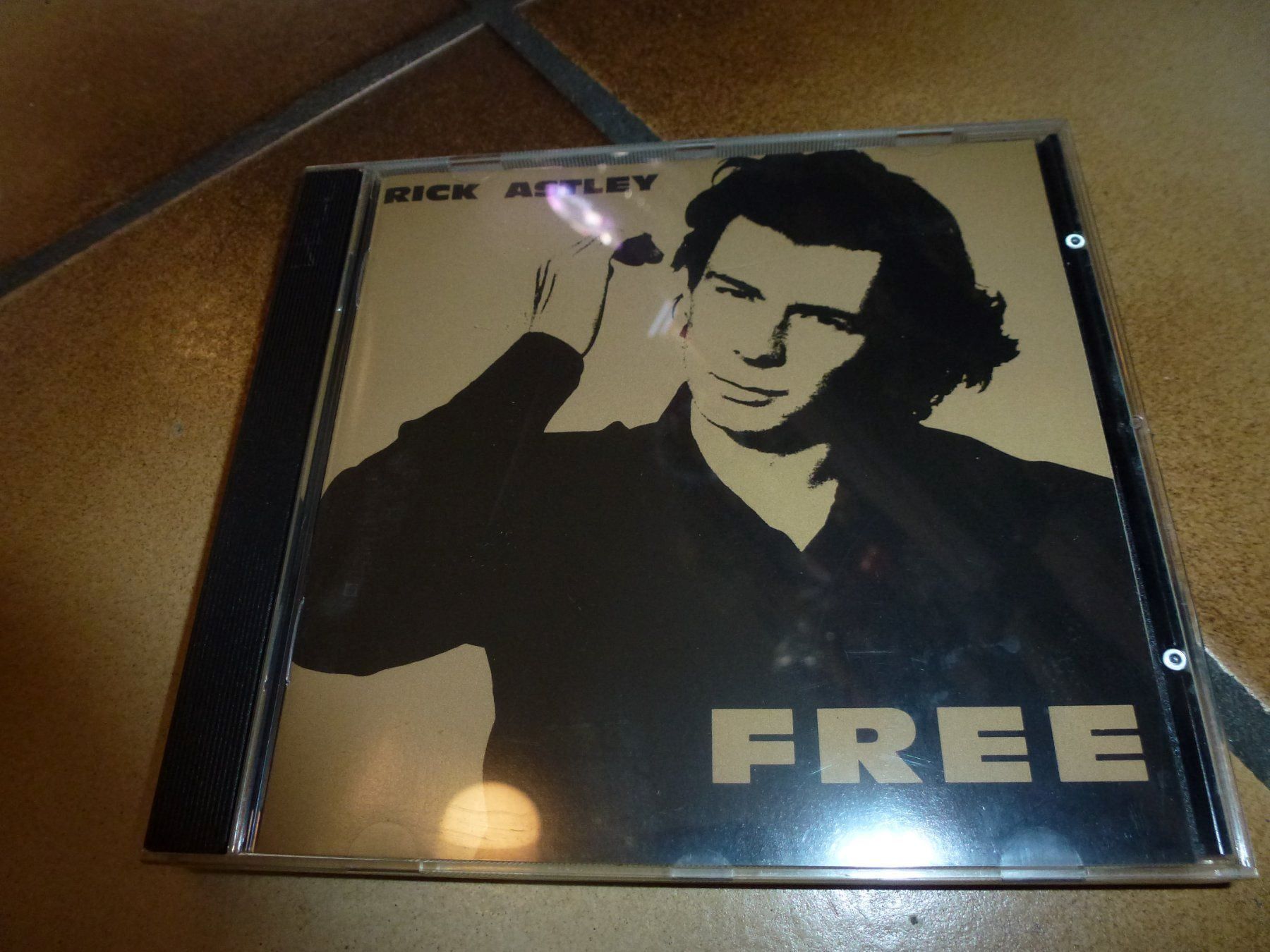 CDs: Rick Astley - Free CD – Gebraucht aus Olten von Disc-Ausverkauf