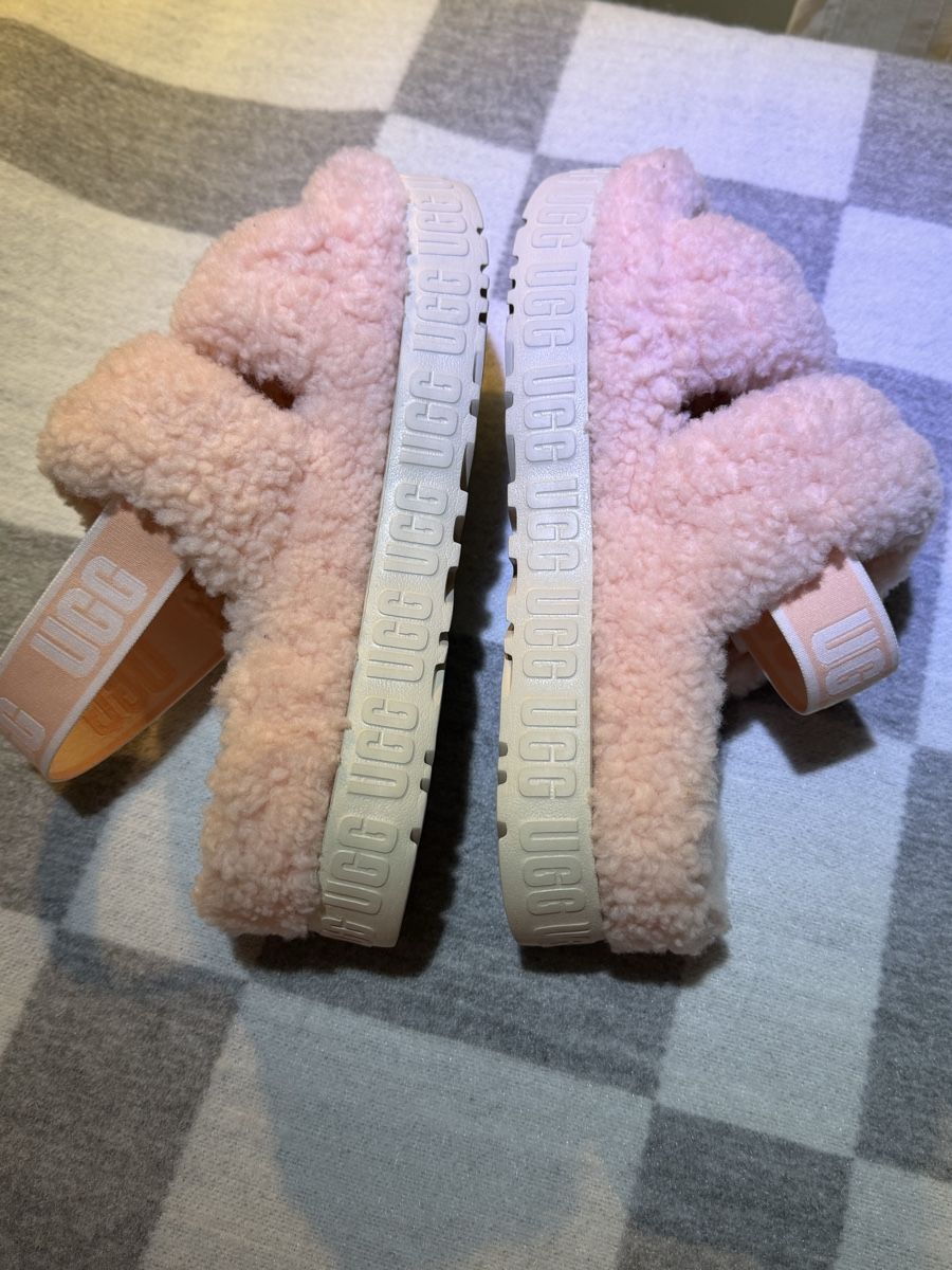 Ugg Chaussures femmes: Ugg Hausschuhe rosa  – Neuf (Voir description) à Winterthur par sas_b2w5 1