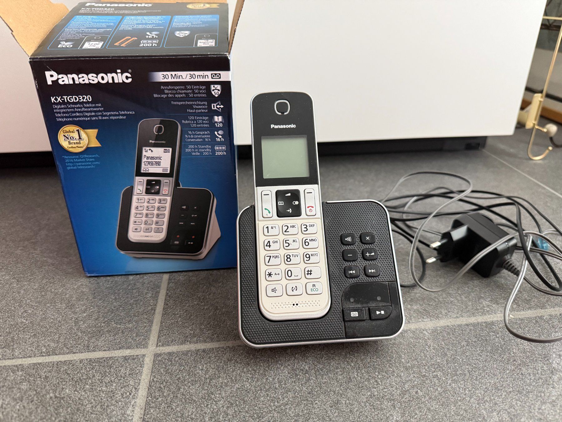 Panasonic Telefoni: Festnetz Telefon Panasonic KX-TGD320 – Usato da Männedorf venduto da mel_st6z