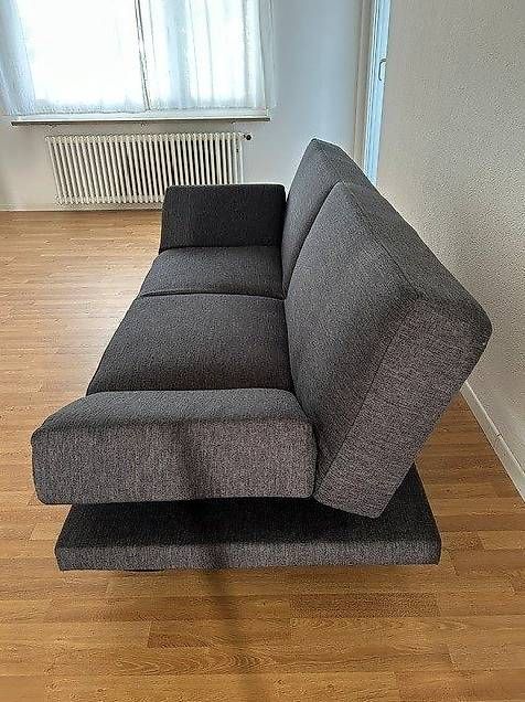 Divani: Sofa, einfach und praktisch, auch als Notbett – Usato da Uster venduto da Croissant 1
