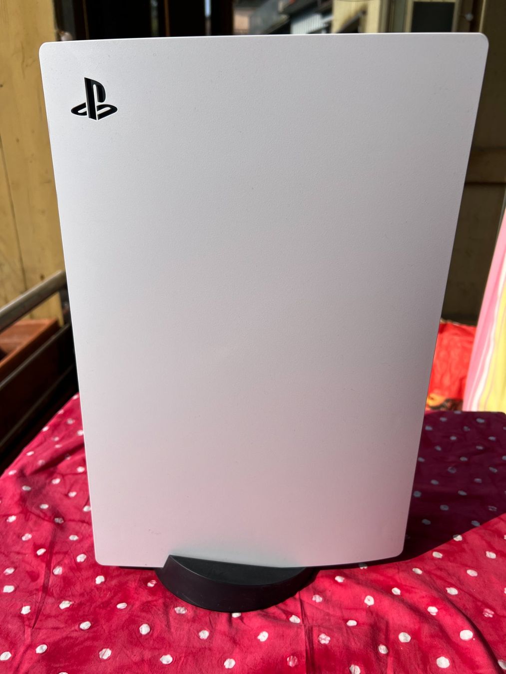 Sony Console: Playstation 5 Disc Edition, Neuwertig, inkl 4 Controller – Nuovo (secondo la descrizione) da Laufenburg venduto da hobbes_ch2 1