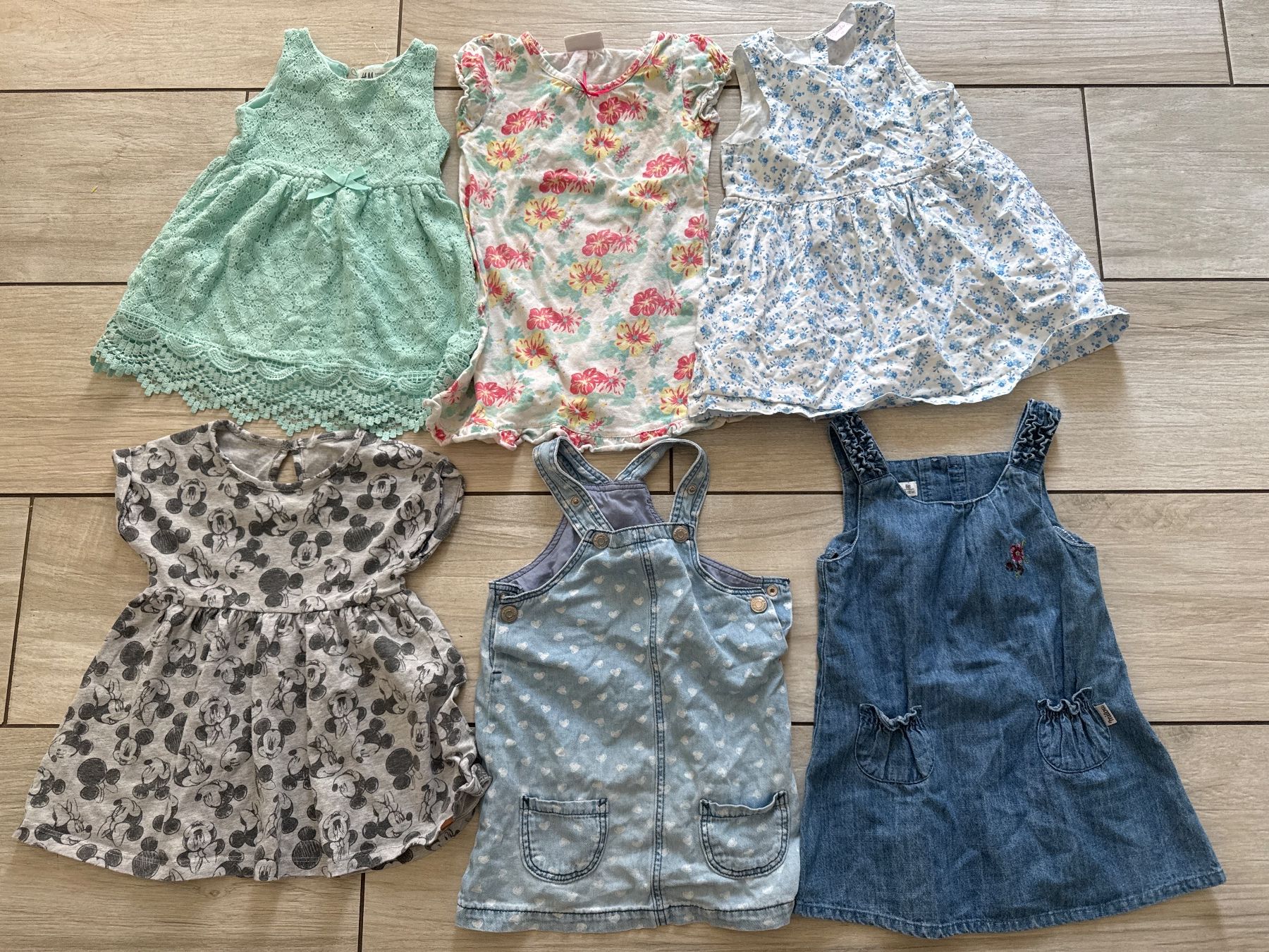 Lotti & Set di vestiti: Sommer Kleider Mädchen 92, 6 Teile – Usato da Gelterkinden venduto da Familienferien