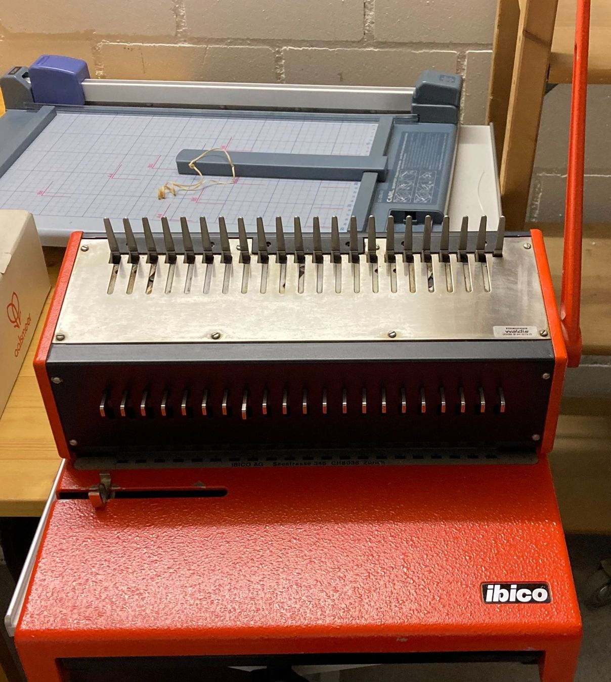 Ibico Bindegeräte: Ibico Bindemaschine – Gebraucht aus Kastanienbaum von Niara2