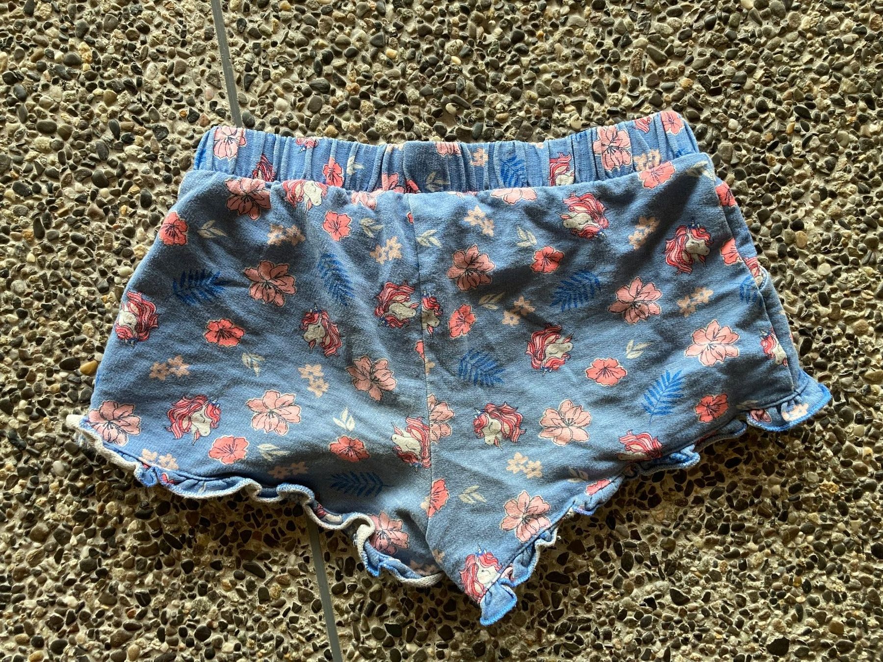 C&A Pantaloni: Shorts, kurze Hose Einhorn, Gr. 134 – Usato da Aetingen venduto da Nadinsky 2