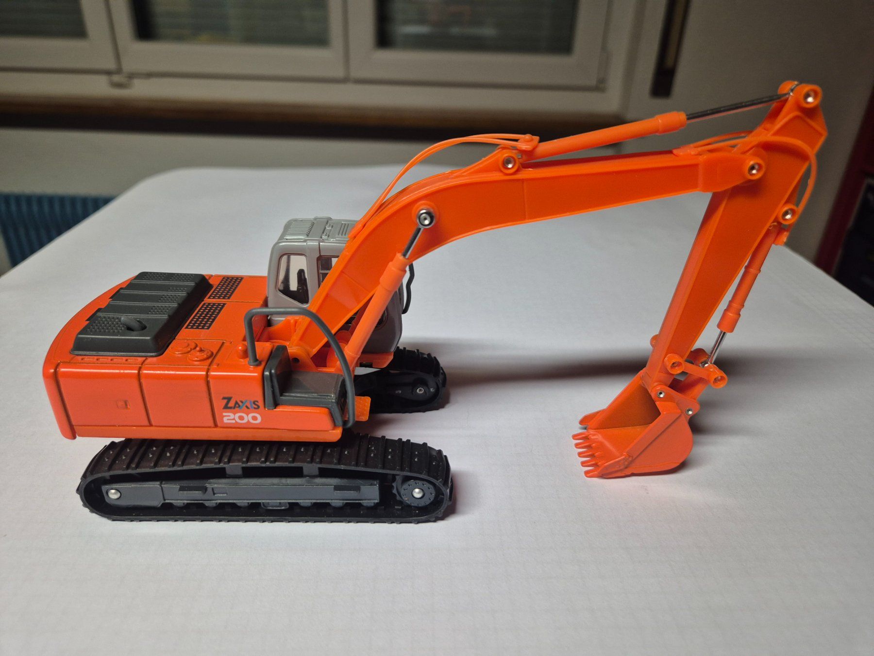 Kit di modellismo & Modellini statici: HITACHI  ZAXIS  200 – Usato da Moutier venduto da cat365 1