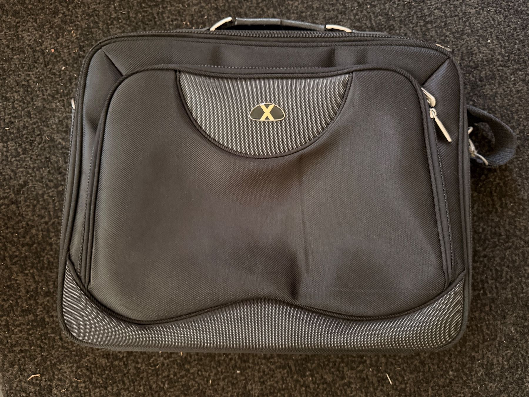 Borse: Laptop Tasche – Nuovo (secondo la descrizione) da Derendingen venduto da Micamus
