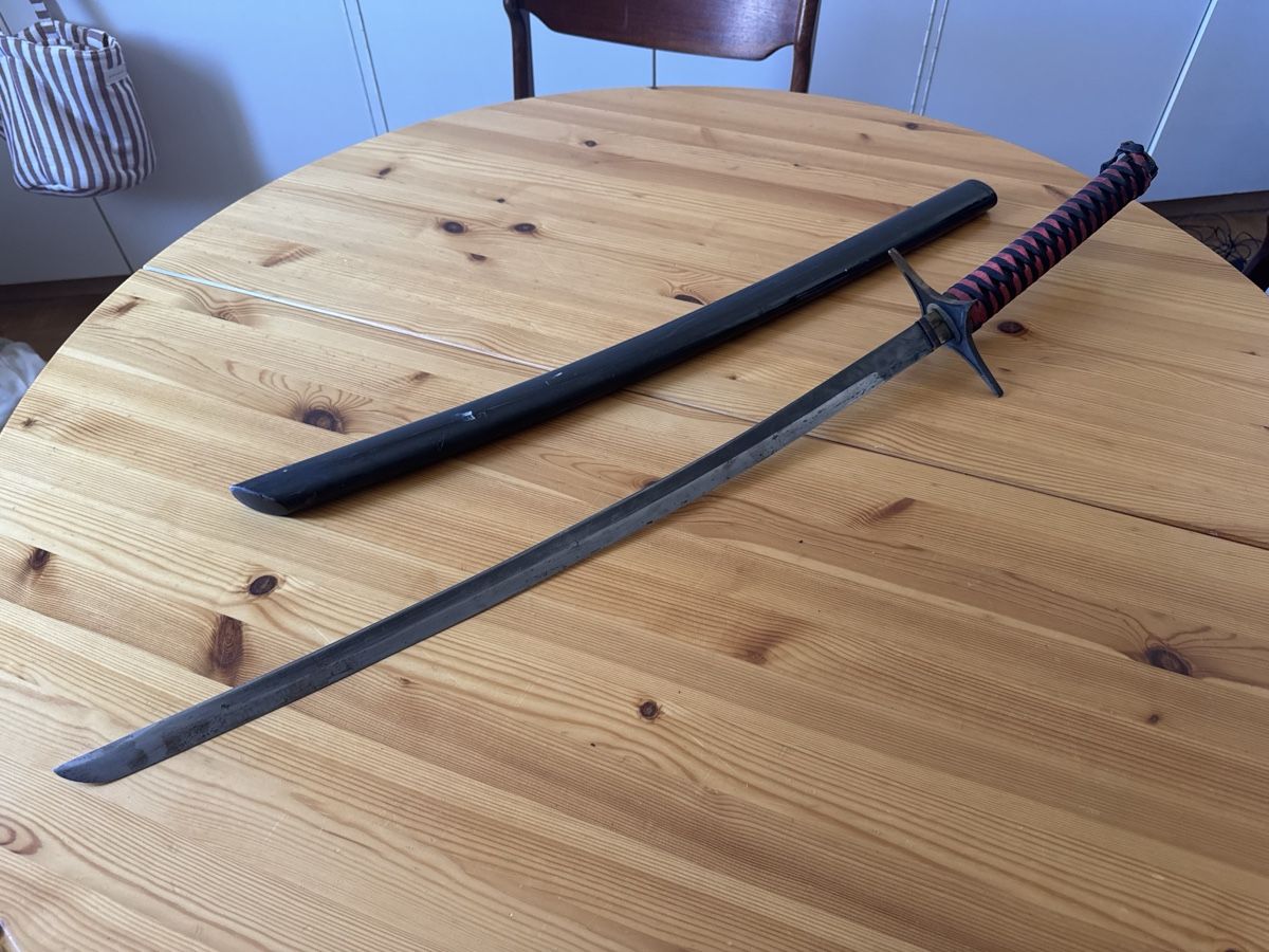 Internationale Kunst: Épée de décoration avec fourreau – Gebraucht aus Vesenaz von miguelfdfrade