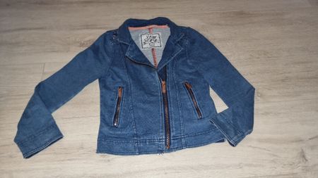 Coole Jeansjacke122/128 mit Nieten - Top Zustand! Baumwolle 
