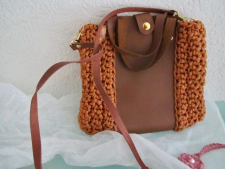SAC EN BANDOULIERE ET MAINS NATUREL NEUF