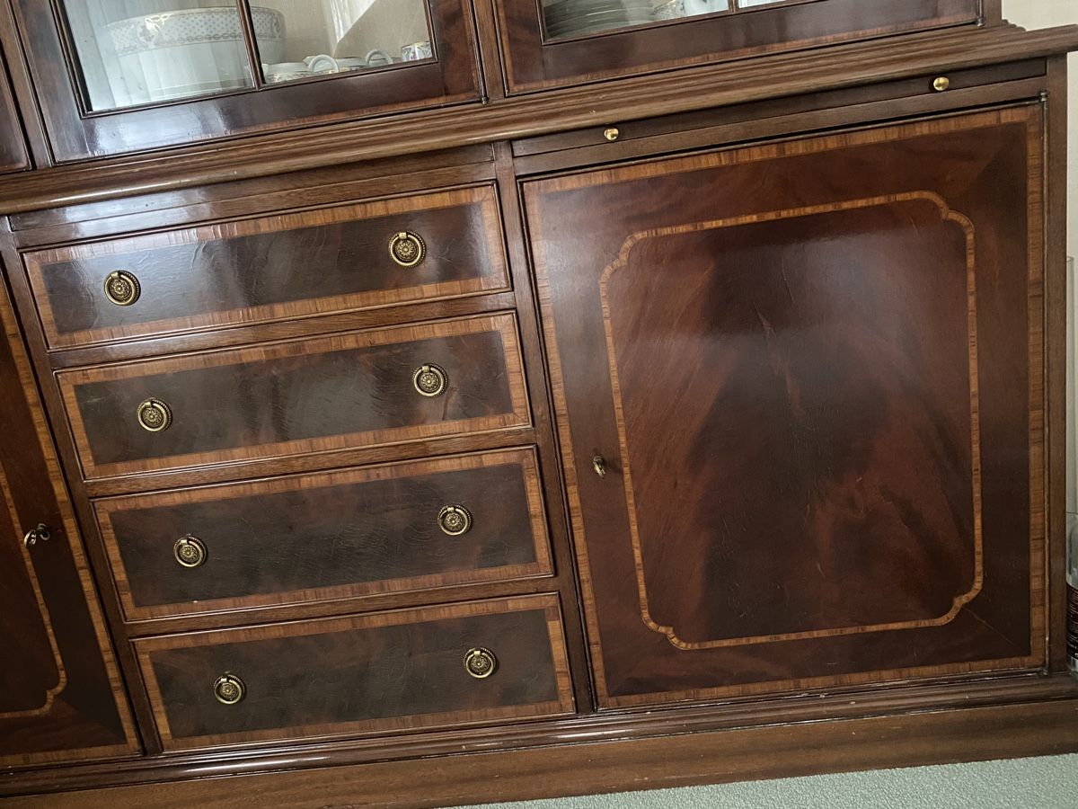 Büffets: Buffetschrank, Vitrine aus Nussbaum – Gebraucht aus Wil SG von nat_g5tn 2