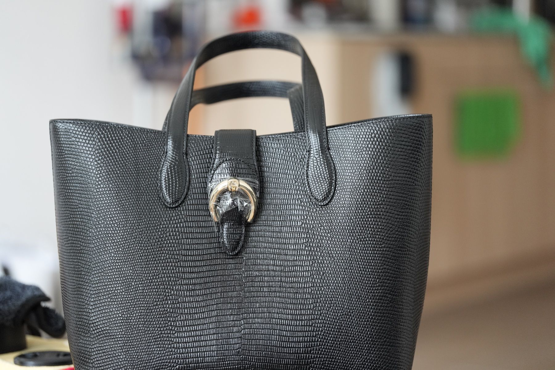 Aigner Borse da donna: Aigner Tasche Liza 0002 Black neu ungebraucht 50% reduziert – Nuovo e nell'imballaggio originale da Rüti ZH venduto da ors_9ggw 5