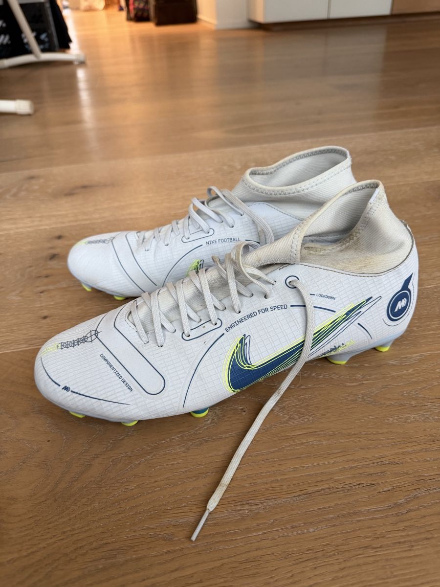 Nike Scarpe da uomo: Fussballschuhe nike Gr.46 – Usato da Zug venduto da anita75