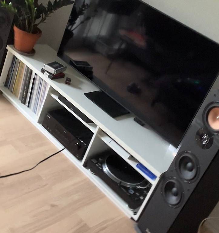 Mobili TV: Fernsehmöbel IKEA BESTA gratis zum abholen – Usato da Flüh venduto da Mlpway