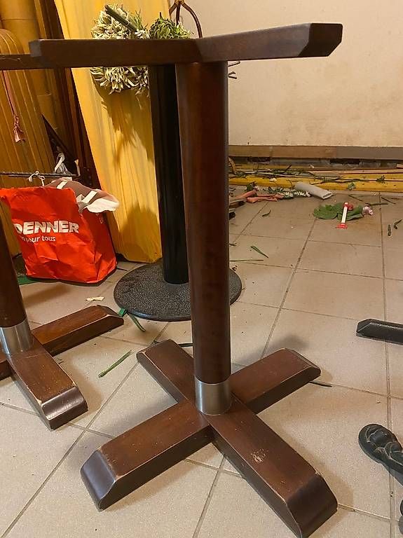 Altri mobili: Vend 2 x pieds de table en bois – Usato da Martigny venduto da seater