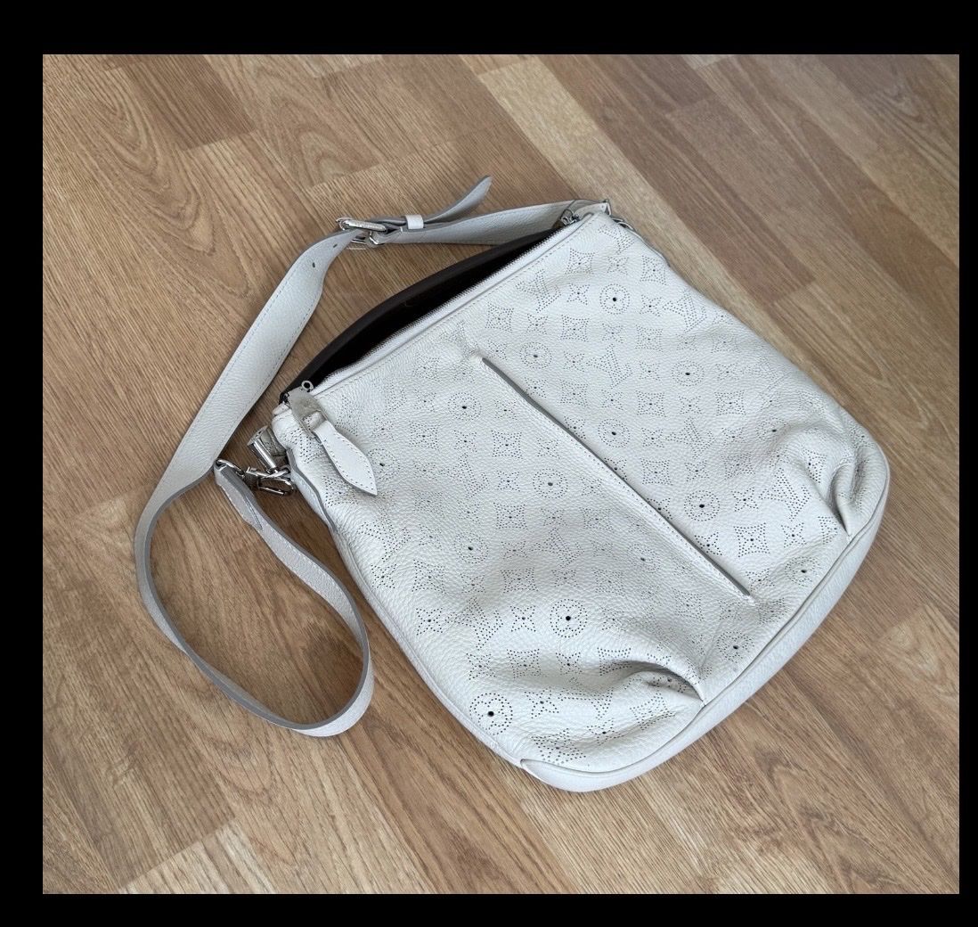 Louis Vuitton Borse da donna: Louis Vuitton Mahina – Nuovo (secondo la descrizione) da Hochdorf venduto da Forestgreen