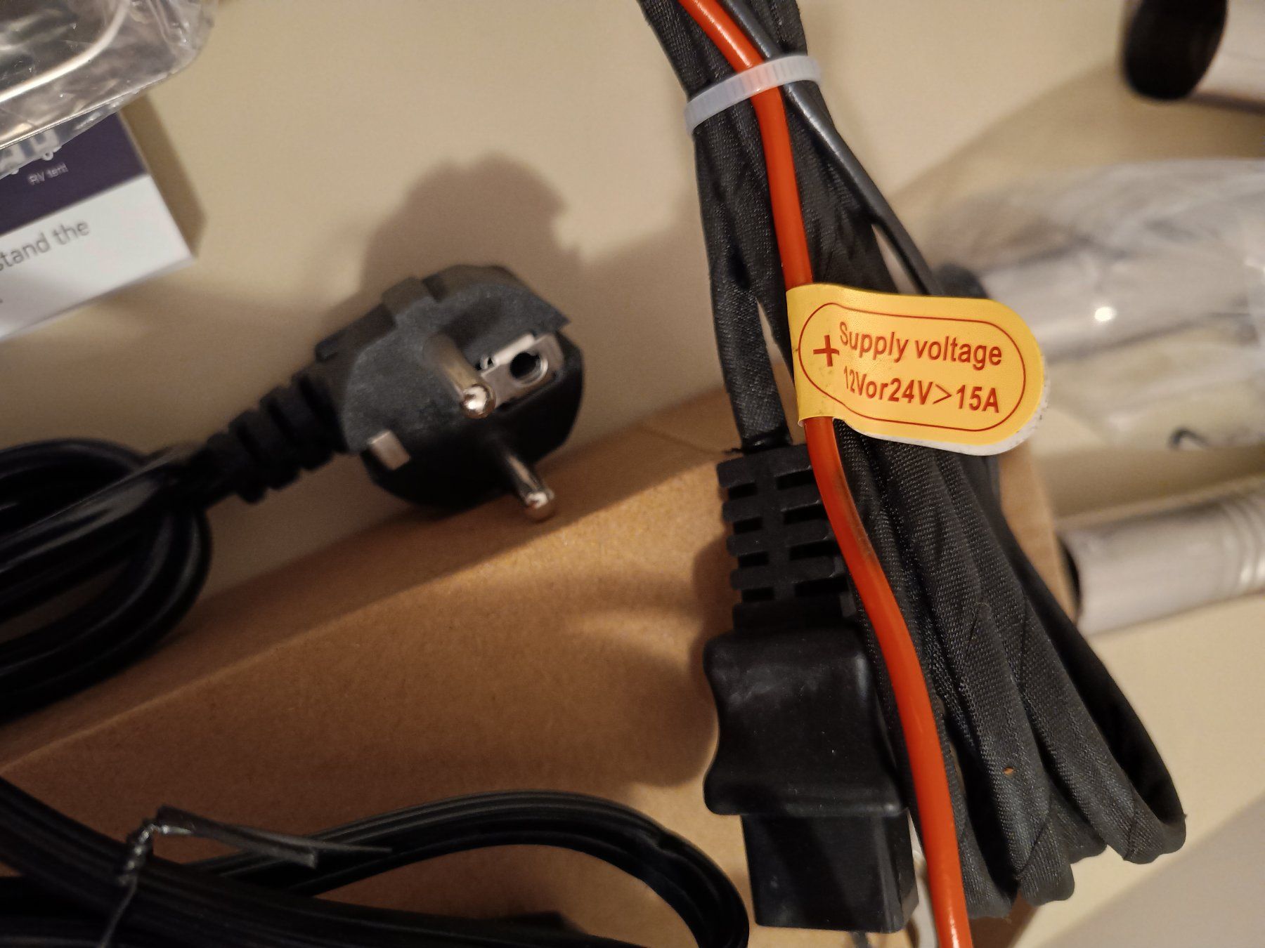 Radiatori: 12V / 24V oder 230V Dieselheizung 8kW, neu – Nuovo e nell'imballaggio originale da Döttingen venduto da Schlei 7