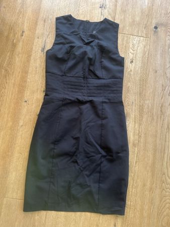 Kleid VANHEUSEN schwarz Grösse S neuwertig