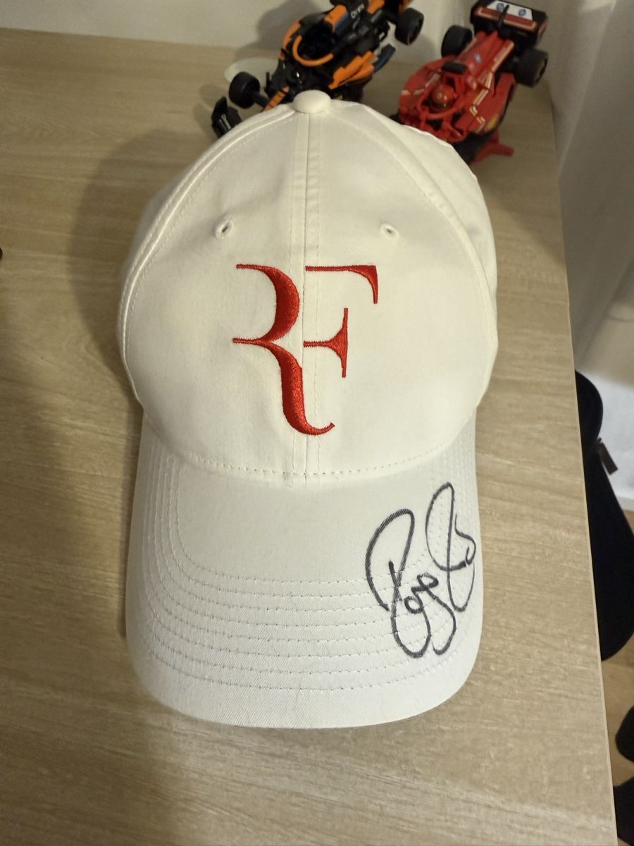 Autographes: Kappe mit Unterschrift von Roger Federer – Neuf (Voir description) à Bülach par Coffeefreeeek 1
