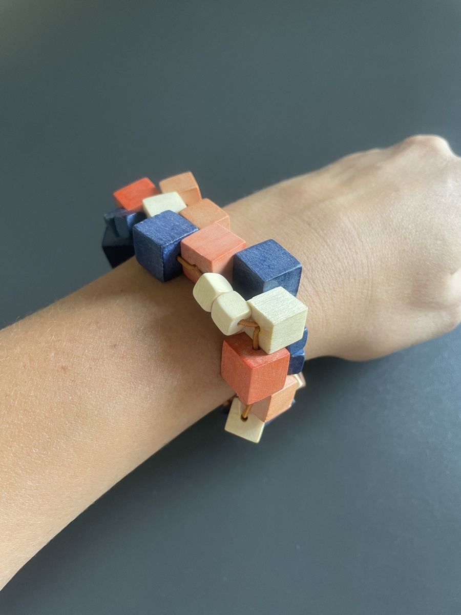 Bracciali & Braccialetti: Armband aus Holzwürfeln. – Nuovo (secondo la descrizione) da Zürich venduto da valevare