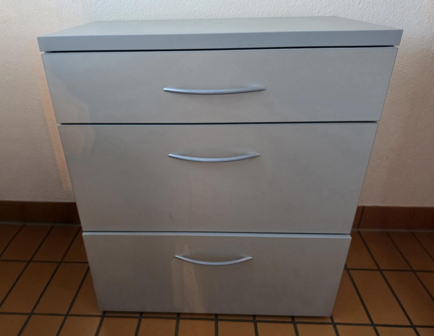 Commodes: Sideboard mit Glastüren und Schubladen – D'occasion à Regensdorf par Donaldduck0907 1