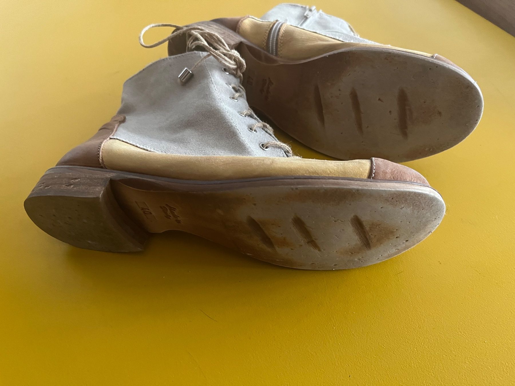 Scarpe da donna: Bottines L’IDEA  p.40 – Usato da Biel-Bienne venduto da Doriskoloris 2