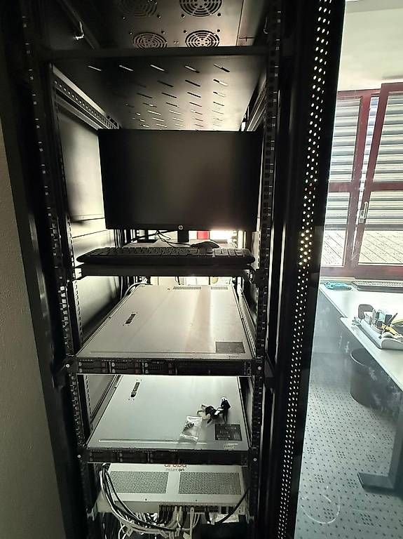 Racks & Cavalletti: 2× HPE ProLiant + Serverschrank + APC USV + VMware – Usato da Tübach venduto da grisumalen2013 3