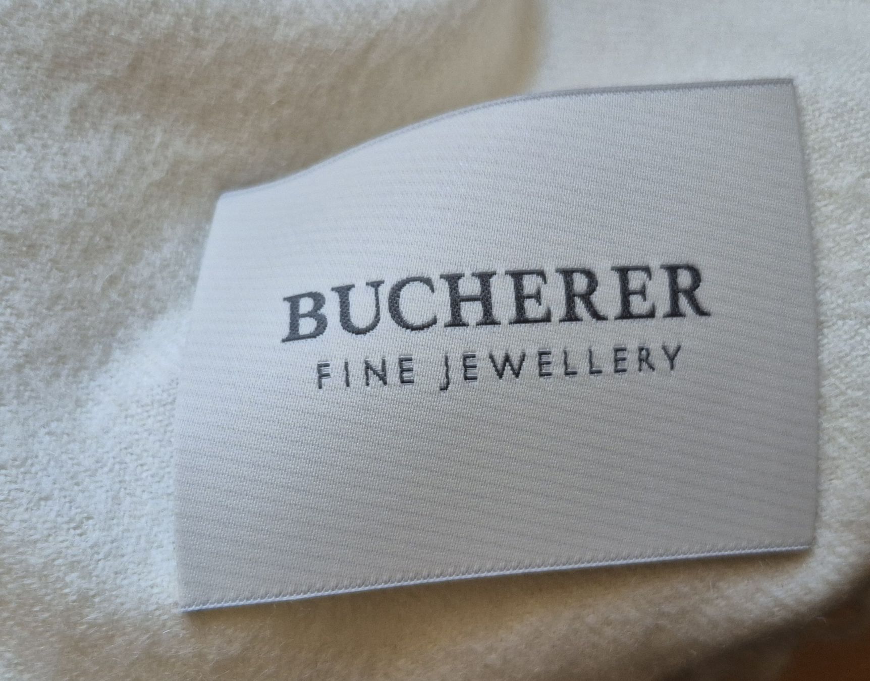 Foulard & Sciarpe: Bucherer Schal/Accessoires – Nuovo e nell'imballaggio originale da Adliswil venduto da cha_fq9f 5